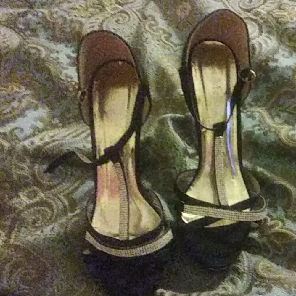 Shoes - Picture 6 of 7